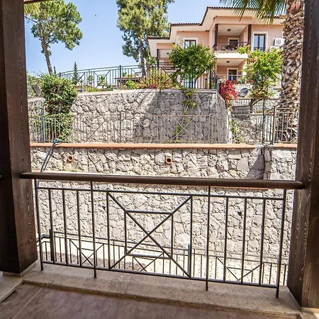 Spectacular House With Balcony Close To Inlice Beach In Appartement